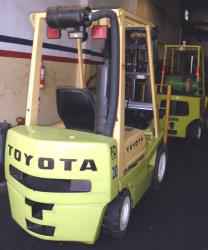 Autoelevador Toyota de 2 toneladas.